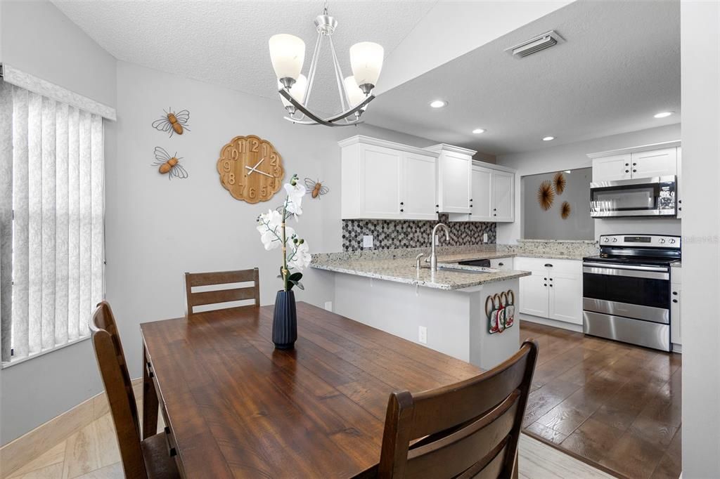 For Sale: $400,000 (3 beds, 2 baths, 1704 Square Feet)