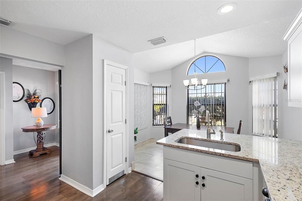 For Sale: $400,000 (3 beds, 2 baths, 1704 Square Feet)