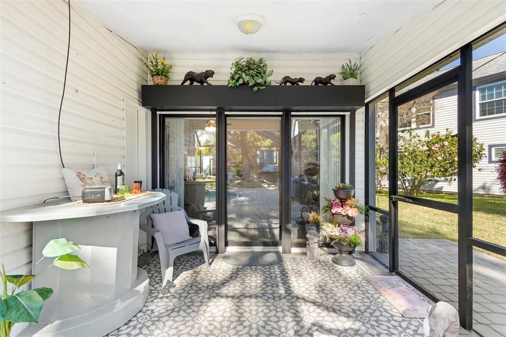 For Sale: $400,000 (3 beds, 2 baths, 1704 Square Feet)