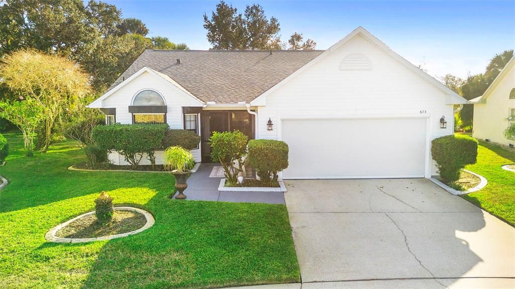 For Sale: $400,000 (3 beds, 2 baths, 1704 Square Feet)