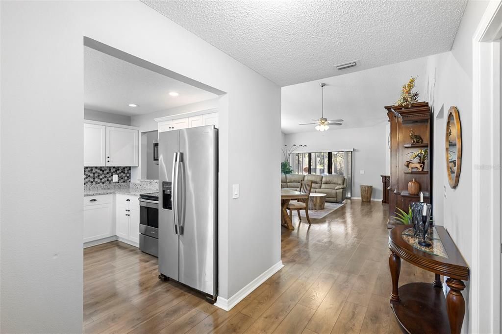 For Sale: $400,000 (3 beds, 2 baths, 1704 Square Feet)