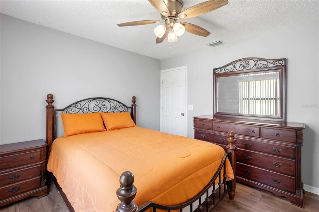 For Sale: $400,000 (3 beds, 2 baths, 1704 Square Feet)