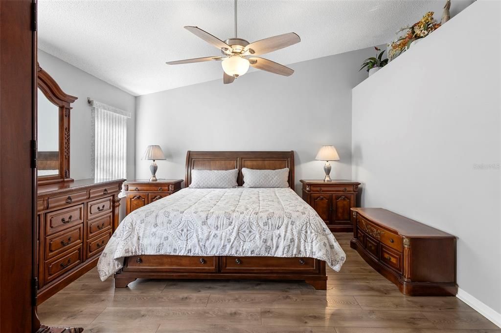 For Sale: $400,000 (3 beds, 2 baths, 1704 Square Feet)