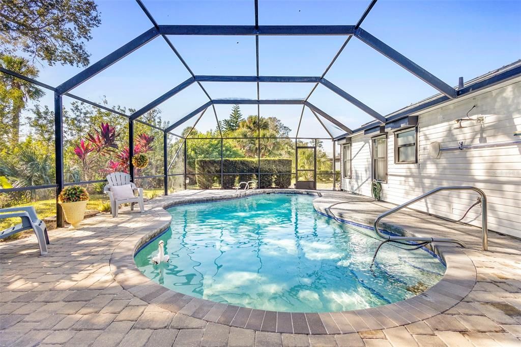 For Sale: $400,000 (3 beds, 2 baths, 1704 Square Feet)