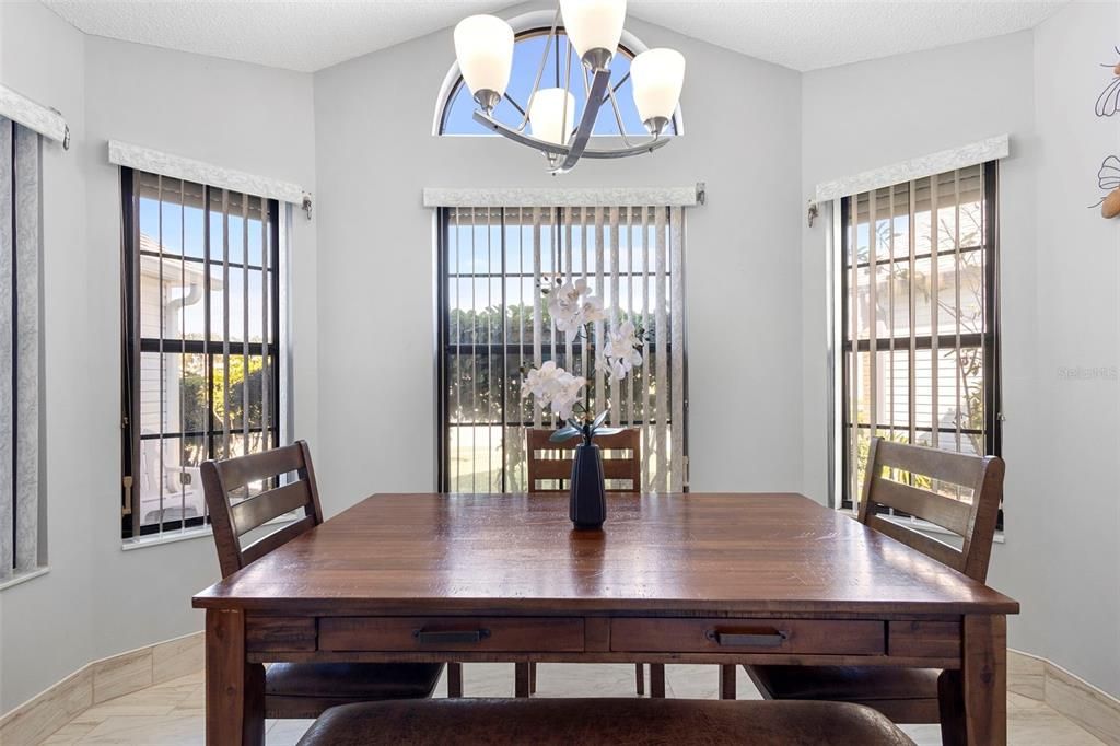 For Sale: $400,000 (3 beds, 2 baths, 1704 Square Feet)