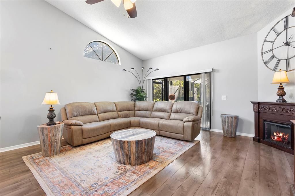 For Sale: $400,000 (3 beds, 2 baths, 1704 Square Feet)