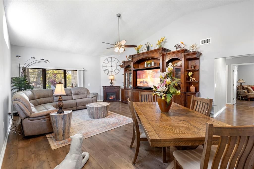 For Sale: $400,000 (3 beds, 2 baths, 1704 Square Feet)