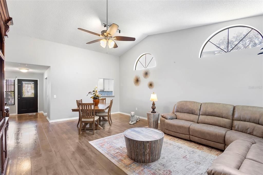 For Sale: $400,000 (3 beds, 2 baths, 1704 Square Feet)