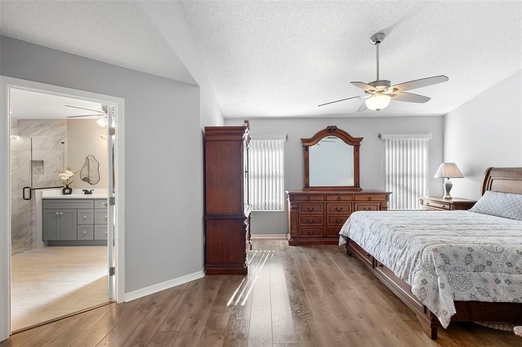 For Sale: $400,000 (3 beds, 2 baths, 1704 Square Feet)