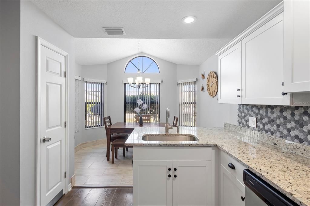 For Sale: $400,000 (3 beds, 2 baths, 1704 Square Feet)