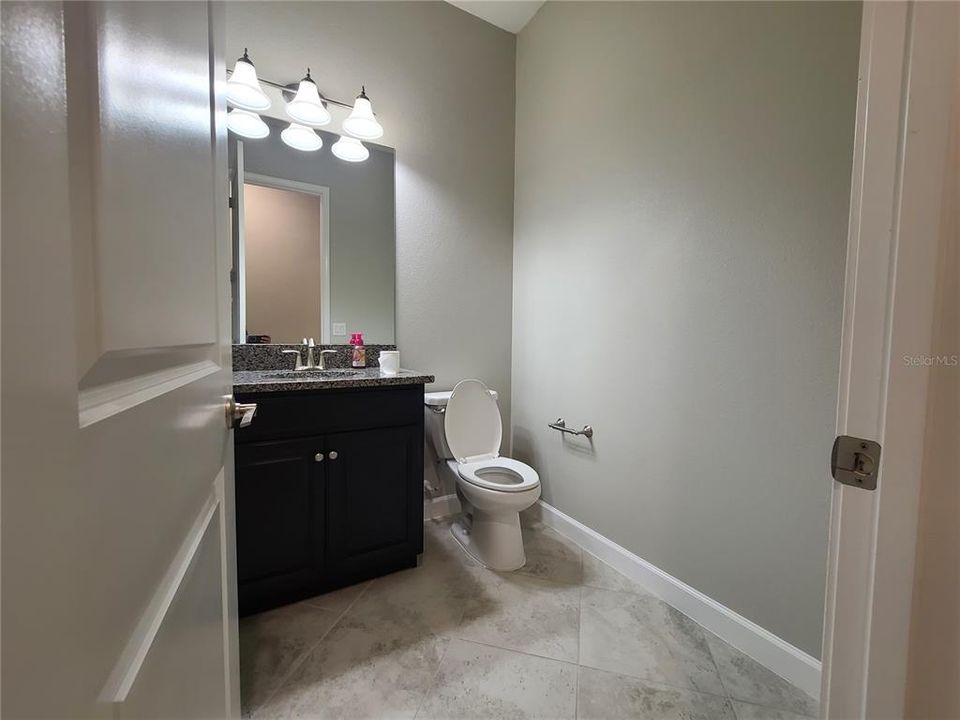 出租: $3,000 (4 贝兹, 2 浴室, 2452 平方英尺)