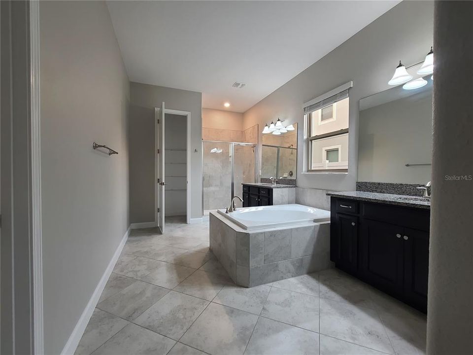 出租: $3,000 (4 贝兹, 2 浴室, 2452 平方英尺)