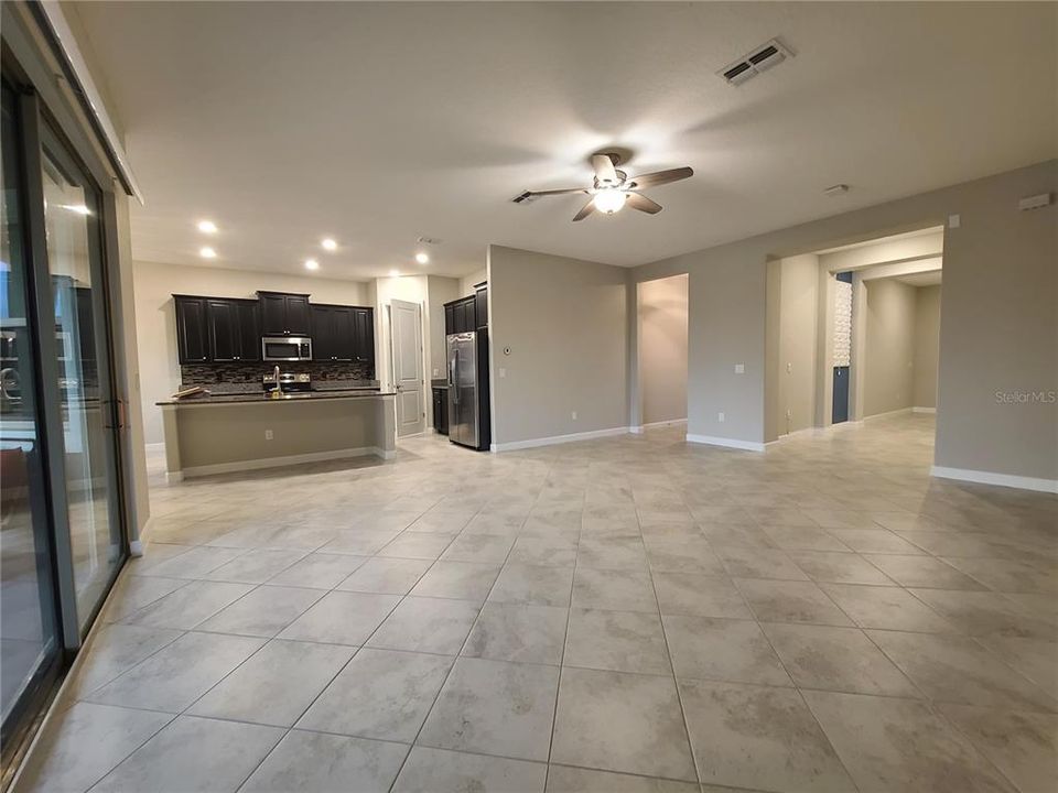 出租: $3,000 (4 贝兹, 2 浴室, 2452 平方英尺)