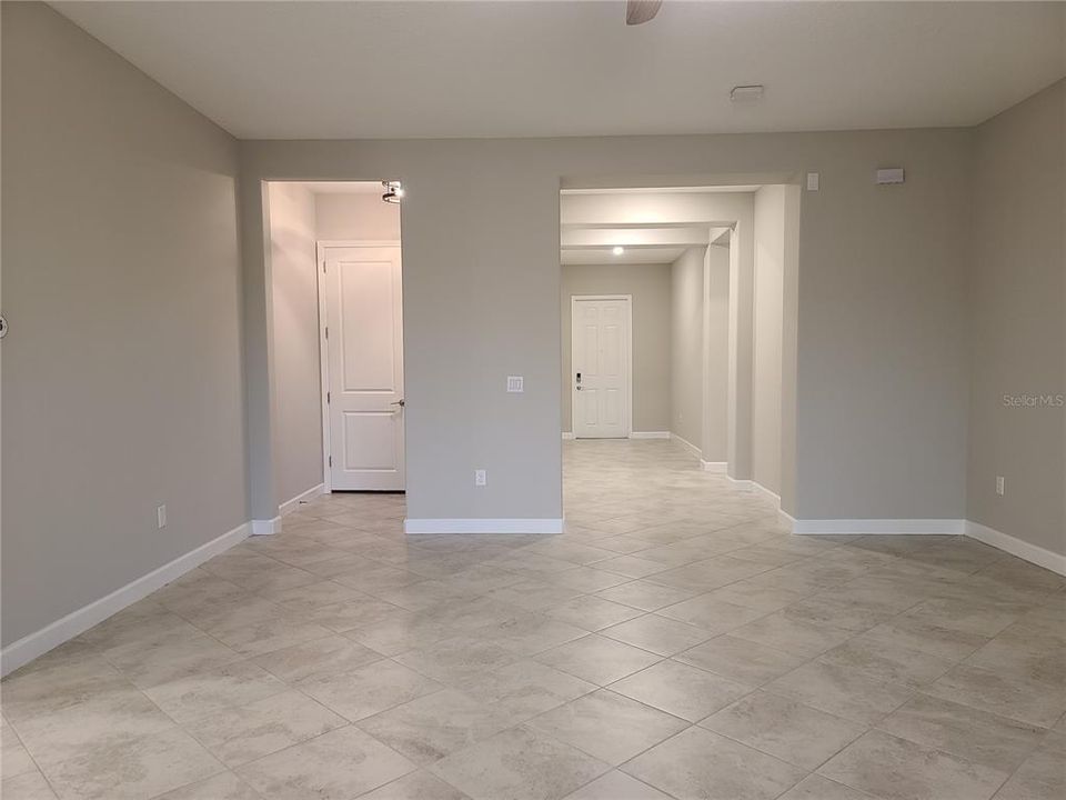 出租: $3,000 (4 贝兹, 2 浴室, 2452 平方英尺)