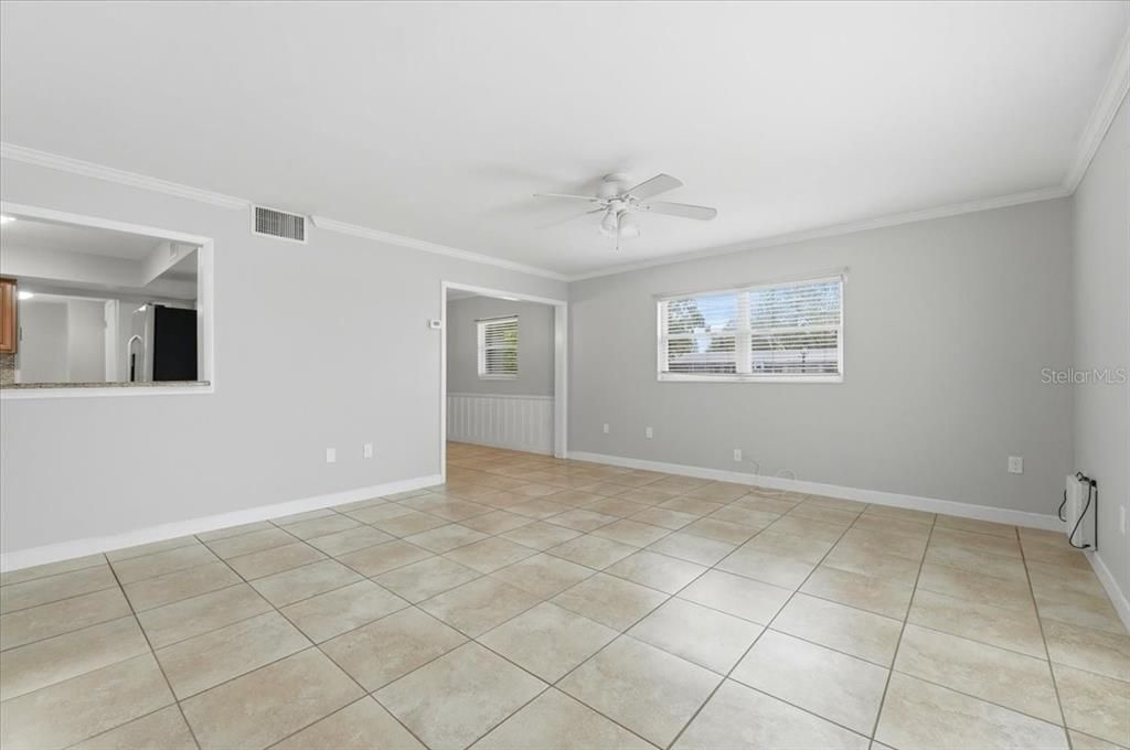 На продажу: $300,000 (4 спален, 2 ванн, 1824 Квадратных фут)