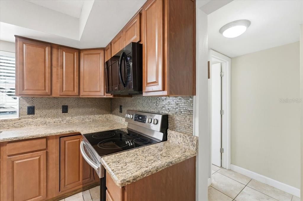 На продажу: $300,000 (4 спален, 2 ванн, 1824 Квадратных фут)