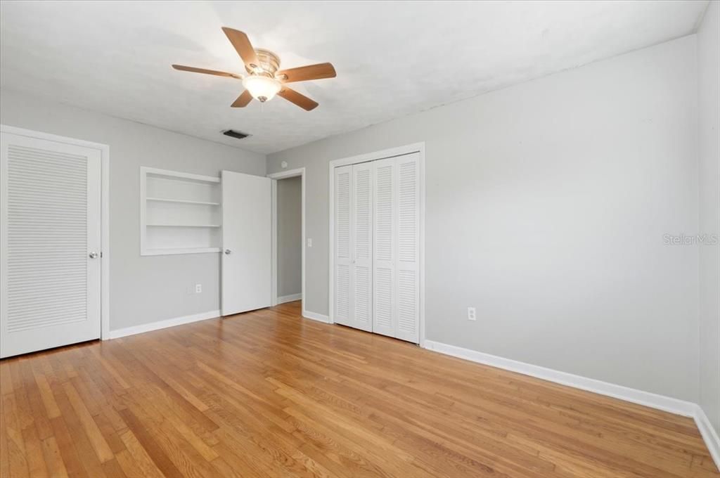 На продажу: $300,000 (4 спален, 2 ванн, 1824 Квадратных фут)