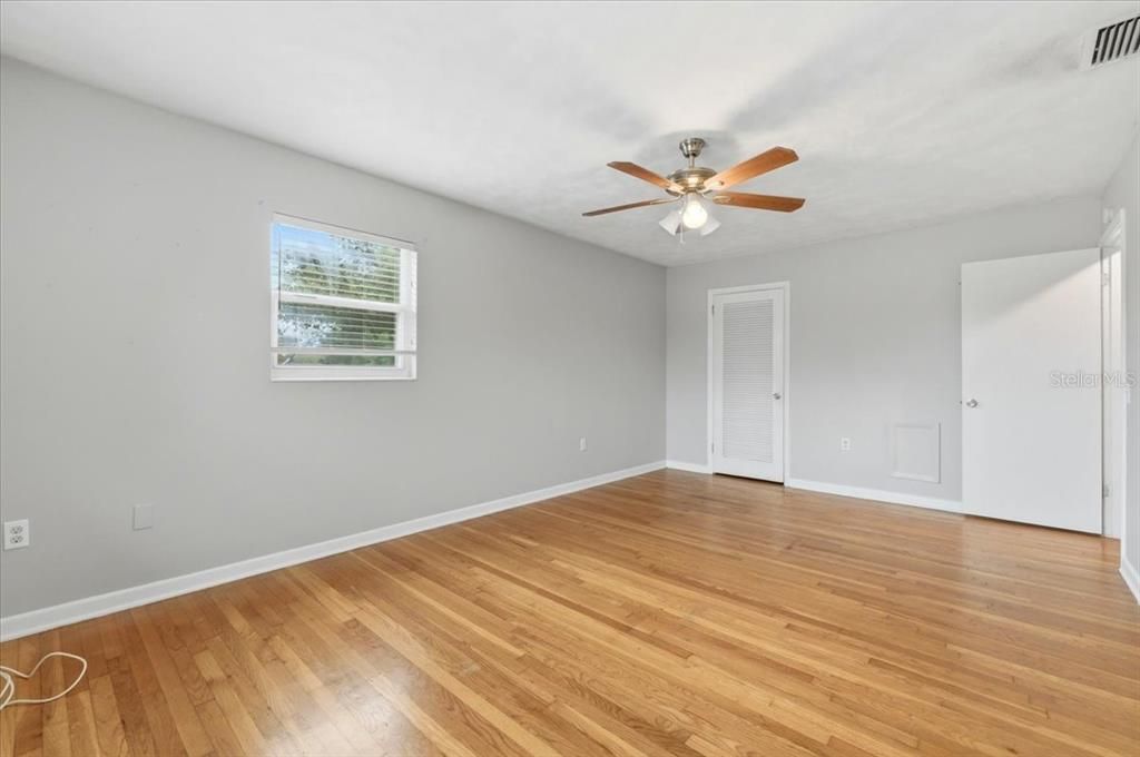 На продажу: $300,000 (4 спален, 2 ванн, 1824 Квадратных фут)