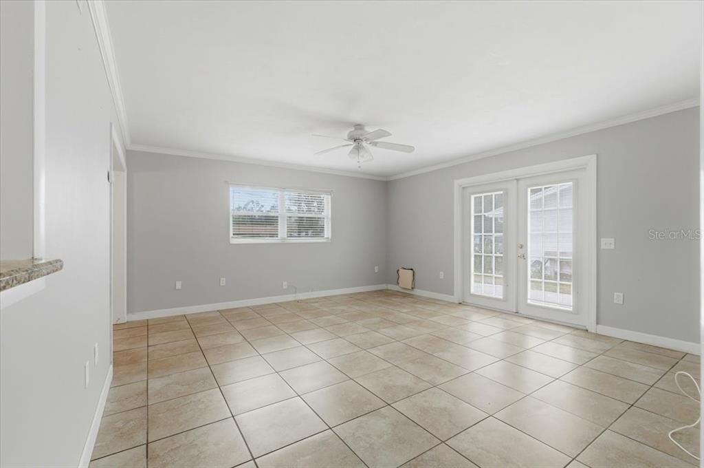 На продажу: $300,000 (4 спален, 2 ванн, 1824 Квадратных фут)