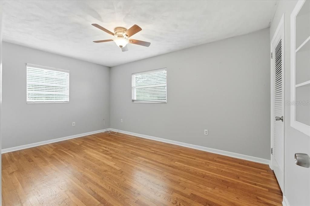 На продажу: $300,000 (4 спален, 2 ванн, 1824 Квадратных фут)