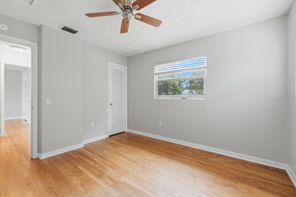 На продажу: $300,000 (4 спален, 2 ванн, 1824 Квадратных фут)