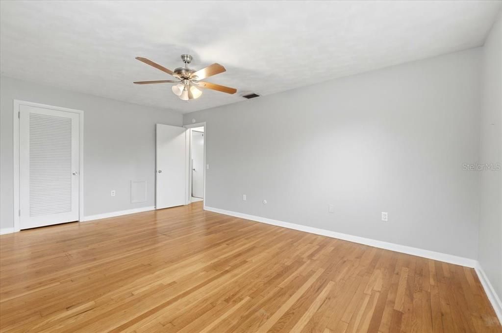 На продажу: $300,000 (4 спален, 2 ванн, 1824 Квадратных фут)