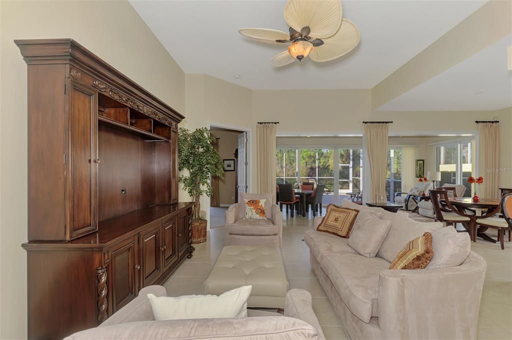 For Sale: $649,900 (3 beds, 2 baths, 2203 Square Feet)