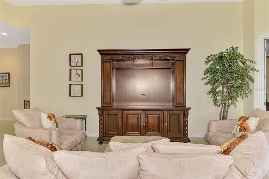 For Sale: $649,900 (3 beds, 2 baths, 2203 Square Feet)