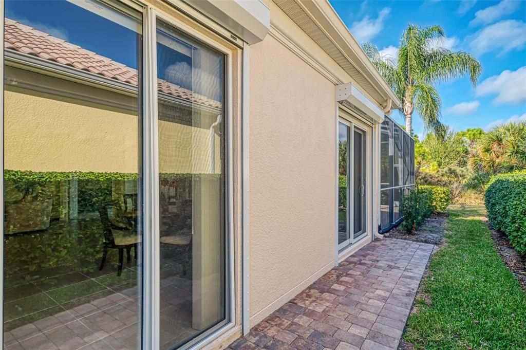 For Sale: $649,900 (3 beds, 2 baths, 2203 Square Feet)