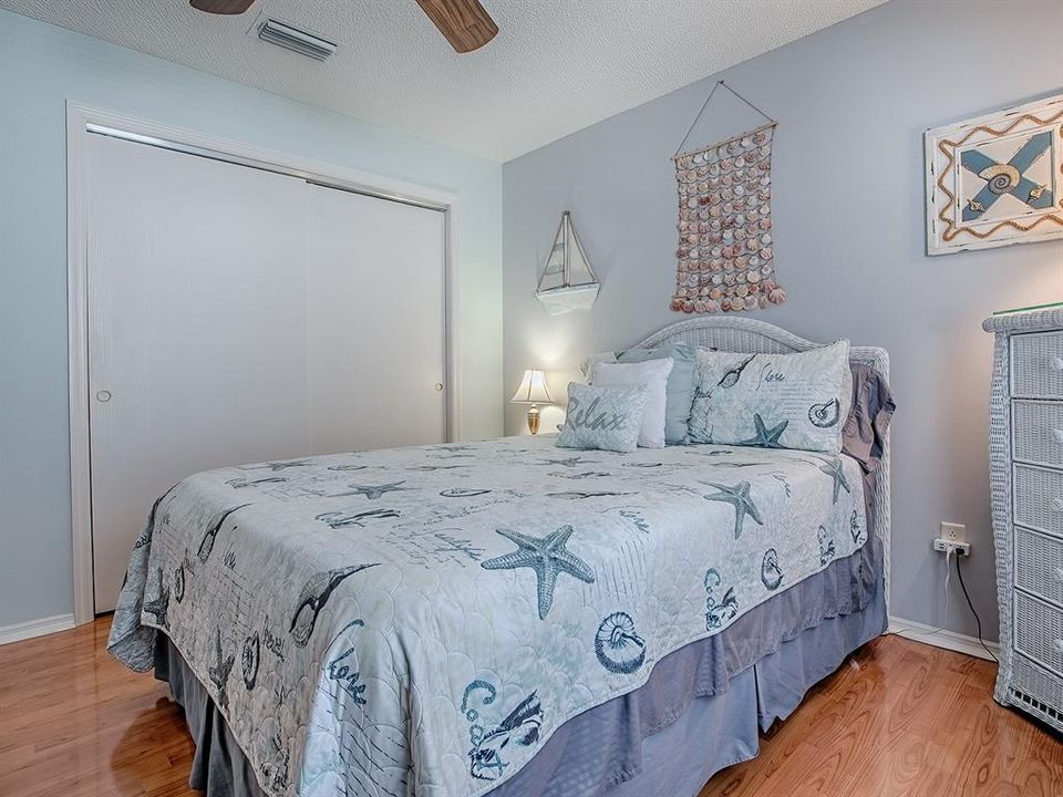 待售: $275,000 (2 贝兹, 2 浴室, 1156 平方英尺)