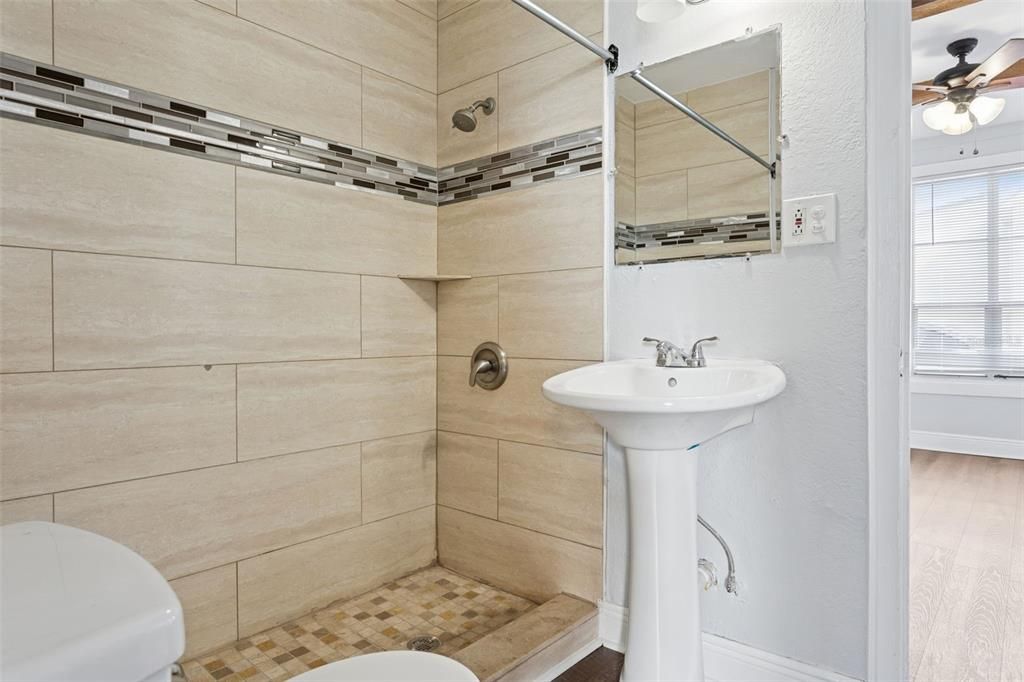 En Renta: $1,700 (3 camas, 2 baños, 1024 Pies cuadrados)