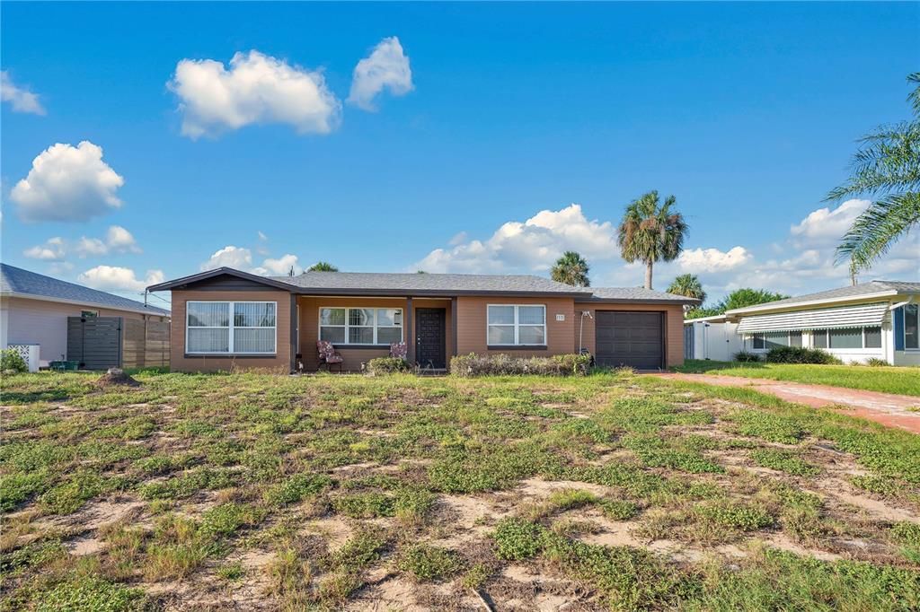 待售: $330,000 (2 贝兹, 2 浴室, 1241 平方英尺)