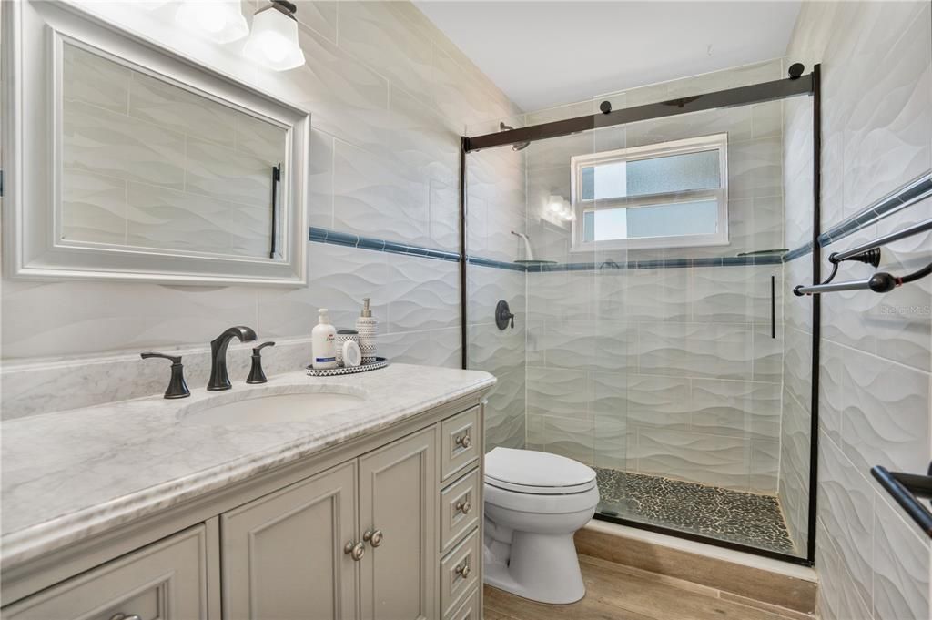 待售: $330,000 (2 贝兹, 2 浴室, 1241 平方英尺)