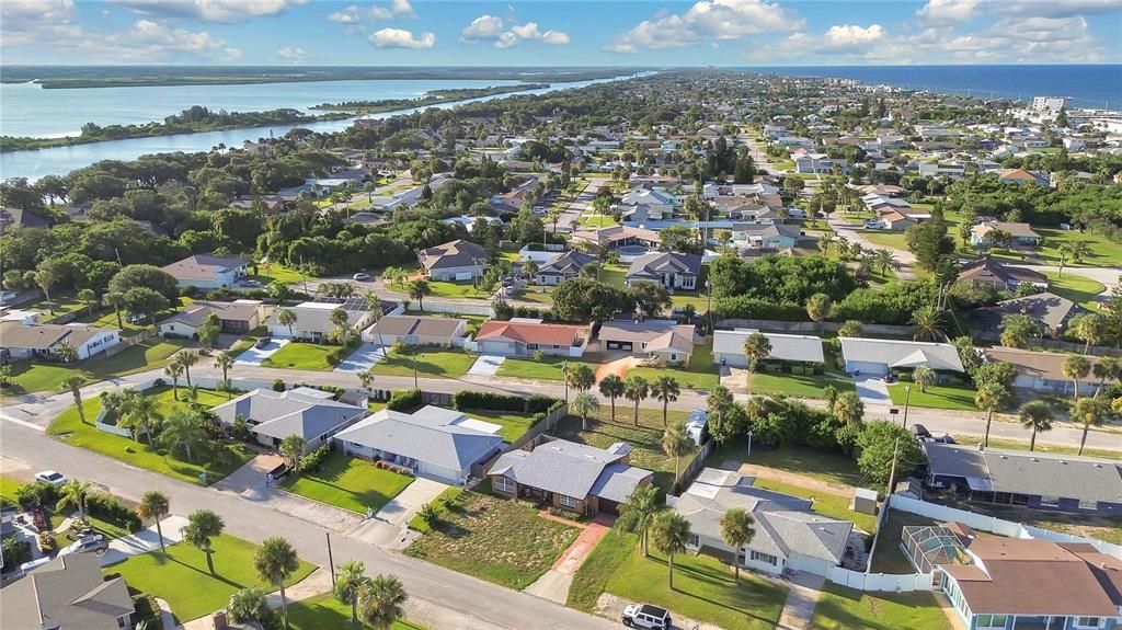 待售: $330,000 (2 贝兹, 2 浴室, 1241 平方英尺)