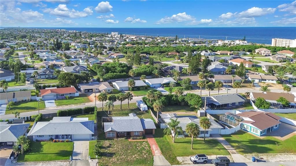 待售: $330,000 (2 贝兹, 2 浴室, 1241 平方英尺)