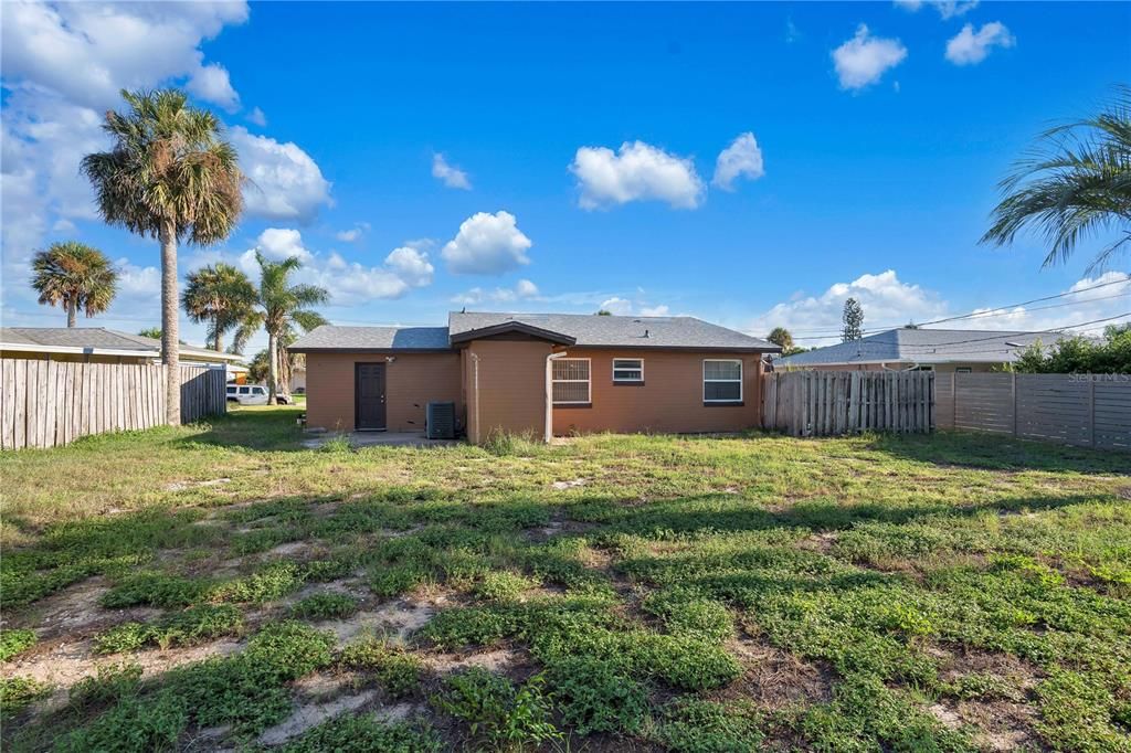 待售: $330,000 (2 贝兹, 2 浴室, 1241 平方英尺)