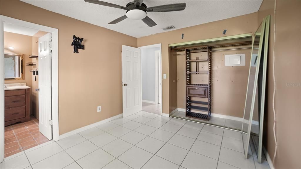 待售: $299,000 (3 贝兹, 1 浴室, 1278 平方英尺)