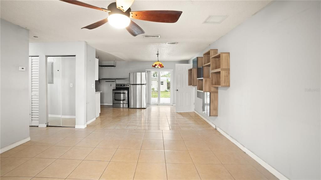 待售: $299,000 (3 贝兹, 1 浴室, 1278 平方英尺)