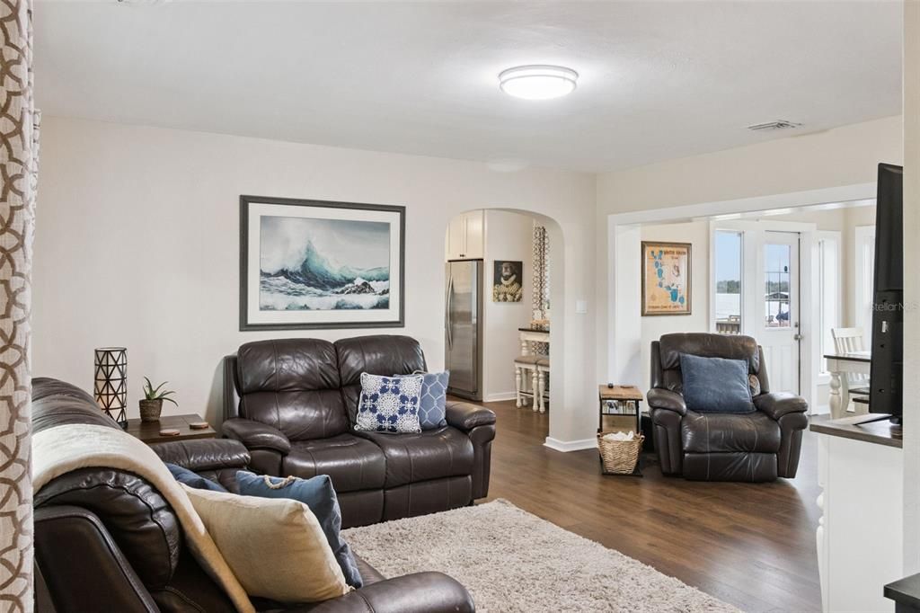 En Venta: $475,000 (4 camas, 2 baños, 1711 Pies cuadrados)