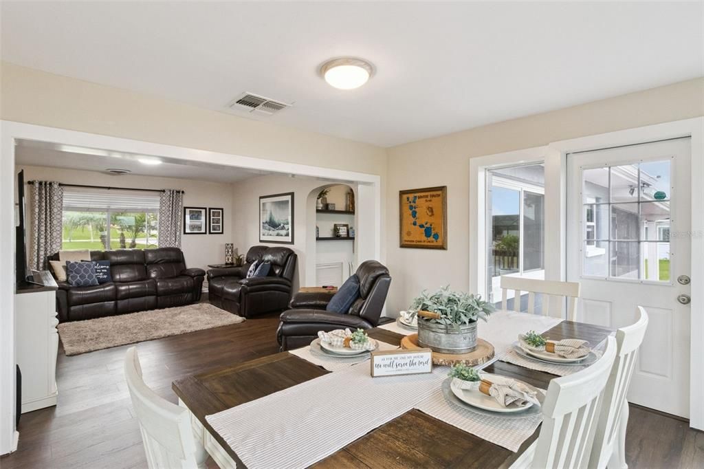 En Venta: $475,000 (4 camas, 2 baños, 1711 Pies cuadrados)