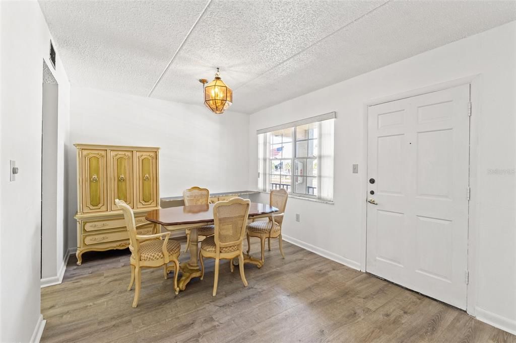 En Venta: $99,999 (2 camas, 1 baños, 1010 Pies cuadrados)