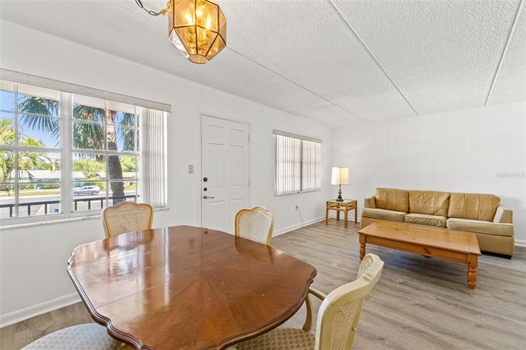 En Venta: $99,999 (2 camas, 1 baños, 1010 Pies cuadrados)