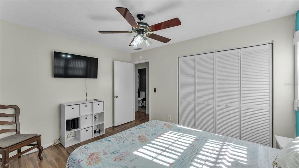 For Sale: $375,000 (2 beds, 1 baths, 1008 Square Feet)