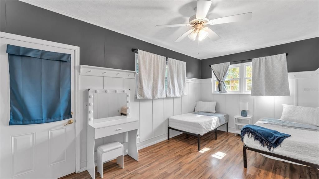 For Sale: $375,000 (2 beds, 1 baths, 1008 Square Feet)