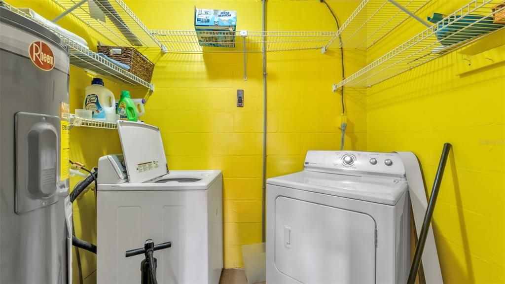 For Sale: $375,000 (2 beds, 1 baths, 1008 Square Feet)