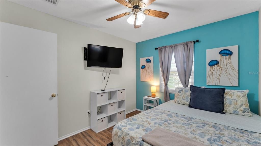 For Sale: $375,000 (2 beds, 1 baths, 1008 Square Feet)