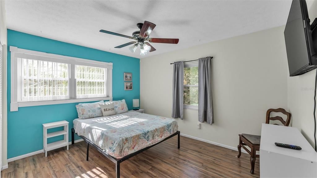 For Sale: $375,000 (2 beds, 1 baths, 1008 Square Feet)