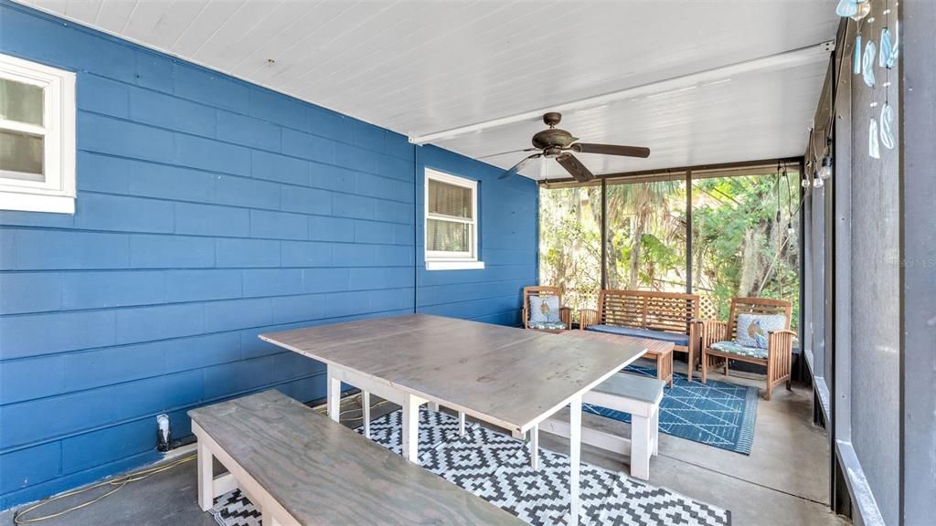 For Sale: $375,000 (2 beds, 1 baths, 1008 Square Feet)