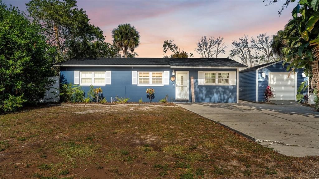 For Sale: $375,000 (2 beds, 1 baths, 1008 Square Feet)