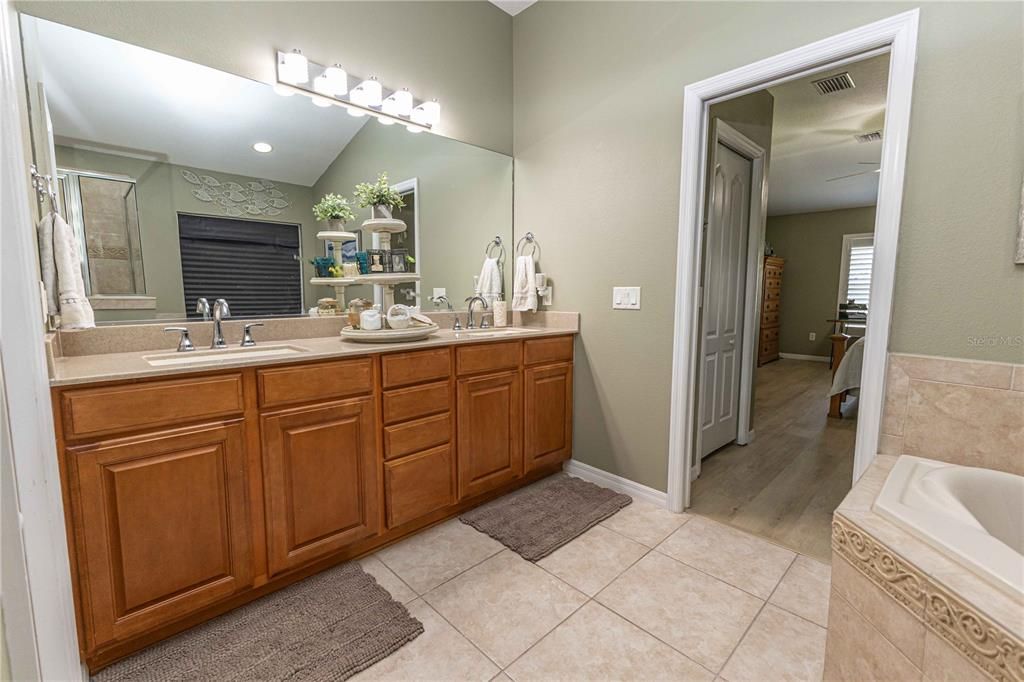 待售: $450,000 (3 贝兹, 2 浴室, 1954 平方英尺)